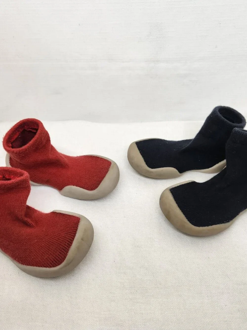 12-18 Months 2 LOT Red Black Water socks Soft Rubber Sole Knit